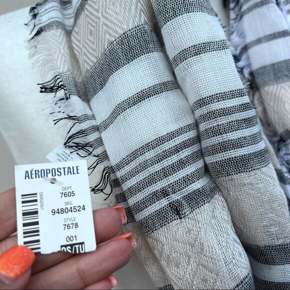Aeropostale Scarf NWT - Picture 2 of 2